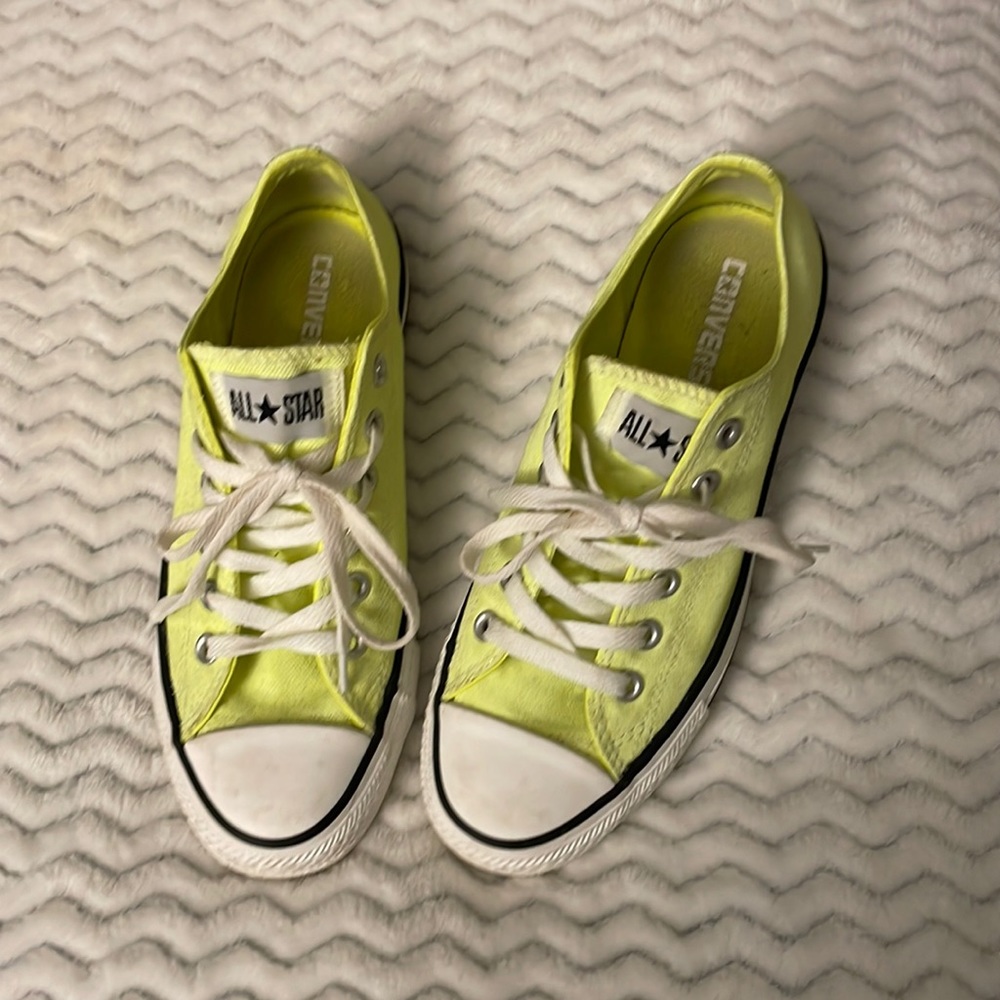 EVERYTHING MUST GO!! Neon Yellow Converse All Star Low. Sz: 5.